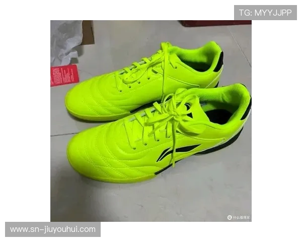 全面解析足球训练专用鞋在提升速度与控球综合能力中的关键作用点